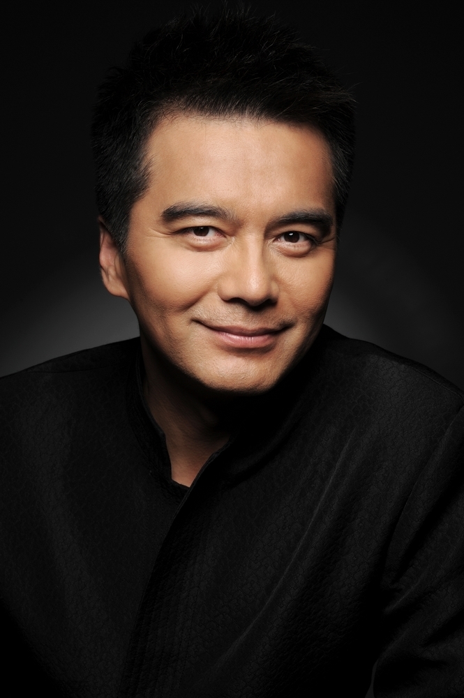 许亚军简历揭秘，星光背后的小巷特色小店与演艺之路