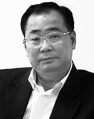 钟世坚最新消息新闻综述，深度解析其最新动态与言论影响