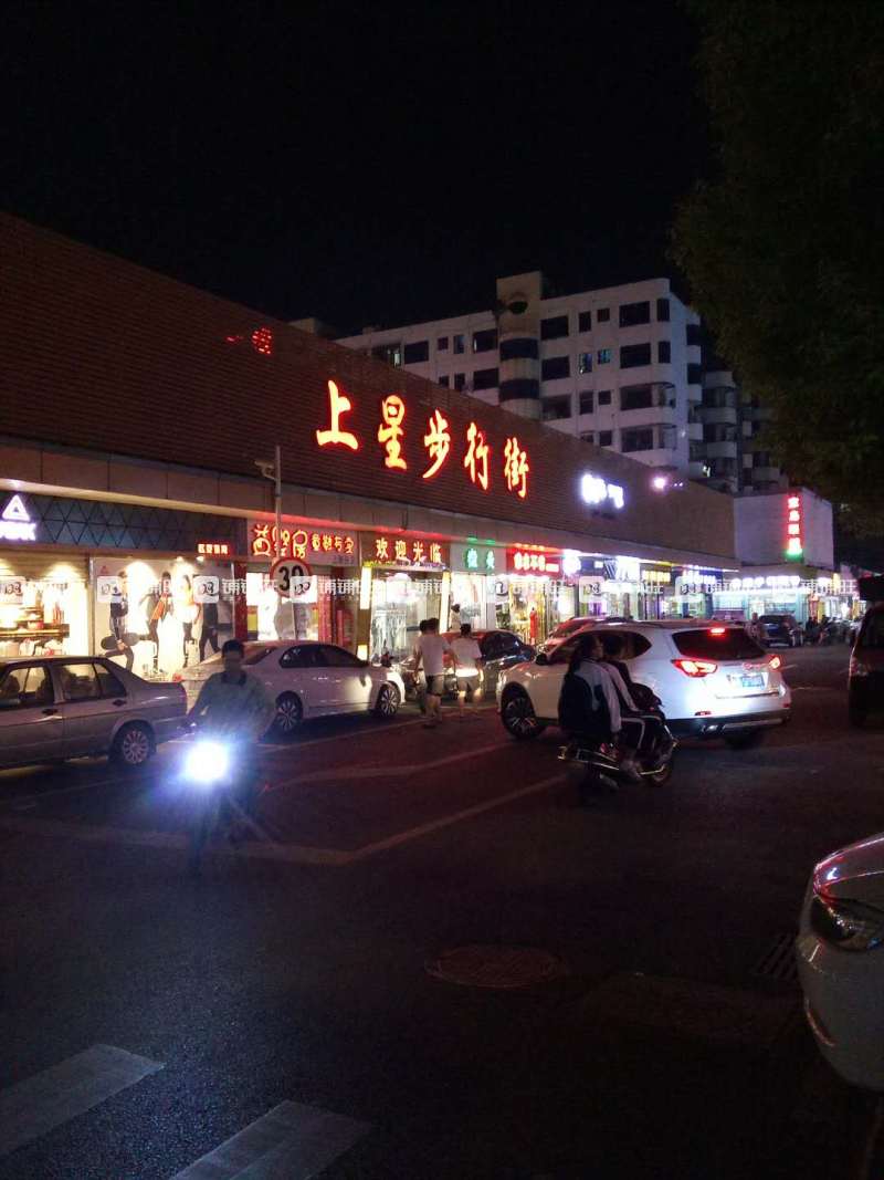 深圳沙井最新小吃店转让，美食盛宴等你来接棒！